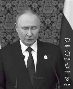 Kuvakaappaus tekoälyn luomasta videoväärennöksestä, jossa Putin pitää puhetta